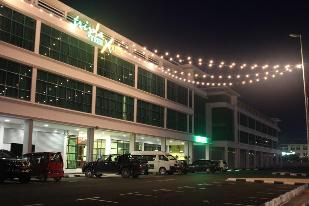The Inn Bintulu Εξωτερικό φωτογραφία