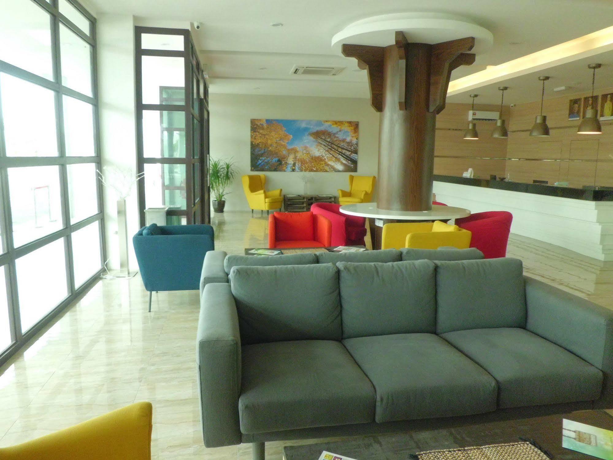 The Inn Bintulu Εξωτερικό φωτογραφία