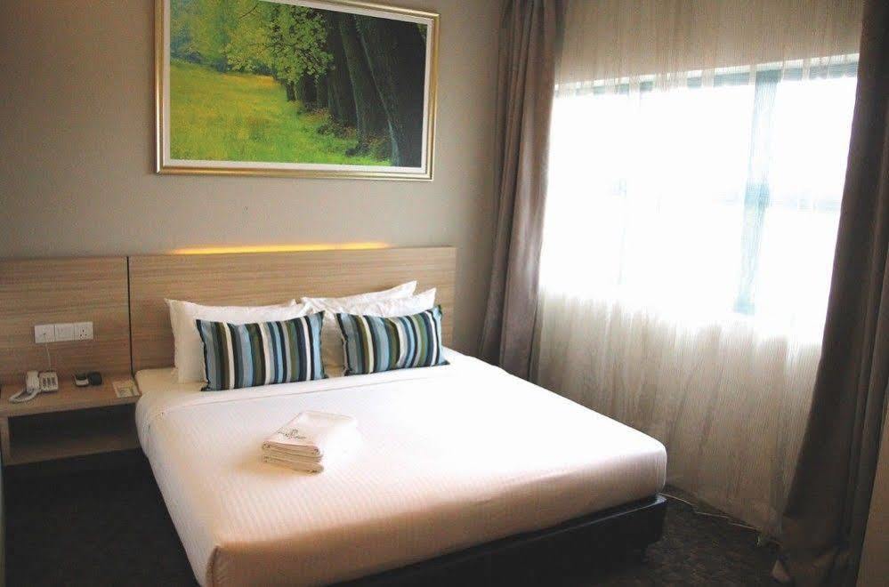 The Inn Bintulu Εξωτερικό φωτογραφία
