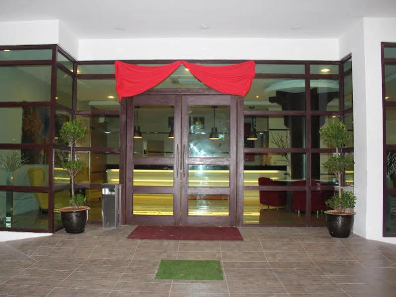 The Inn Bintulu Εξωτερικό φωτογραφία